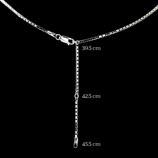 Box chain showing adjustable length